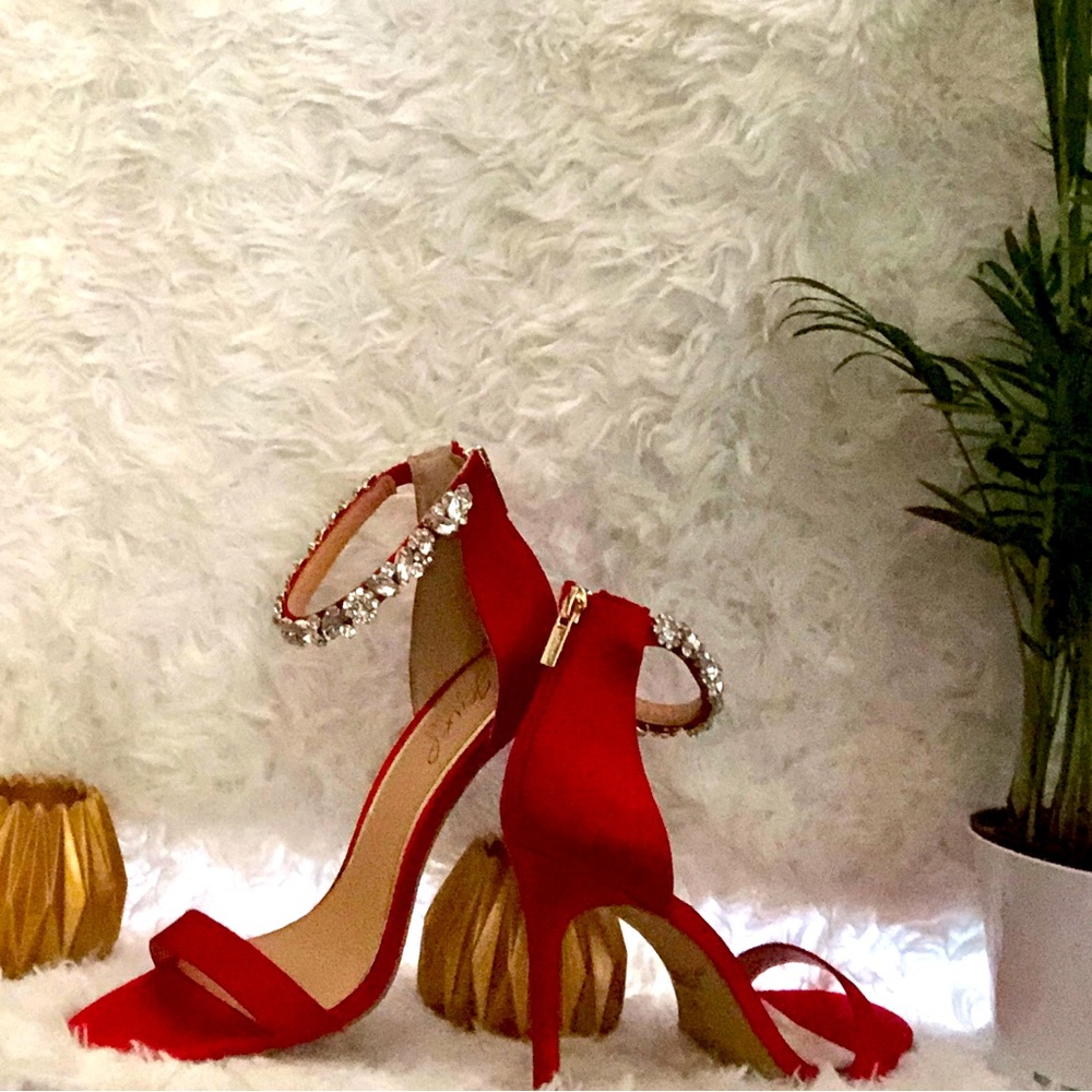 NWOT Badgley Mischka Size 8